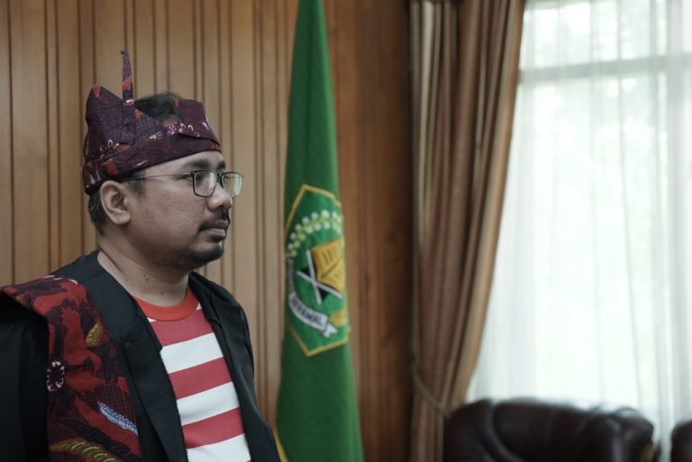 Kenakan Pesa’an di Hari Lahir Pancasila, Gus Yaqut Ingin Teladani Kegigihan Orang Madura