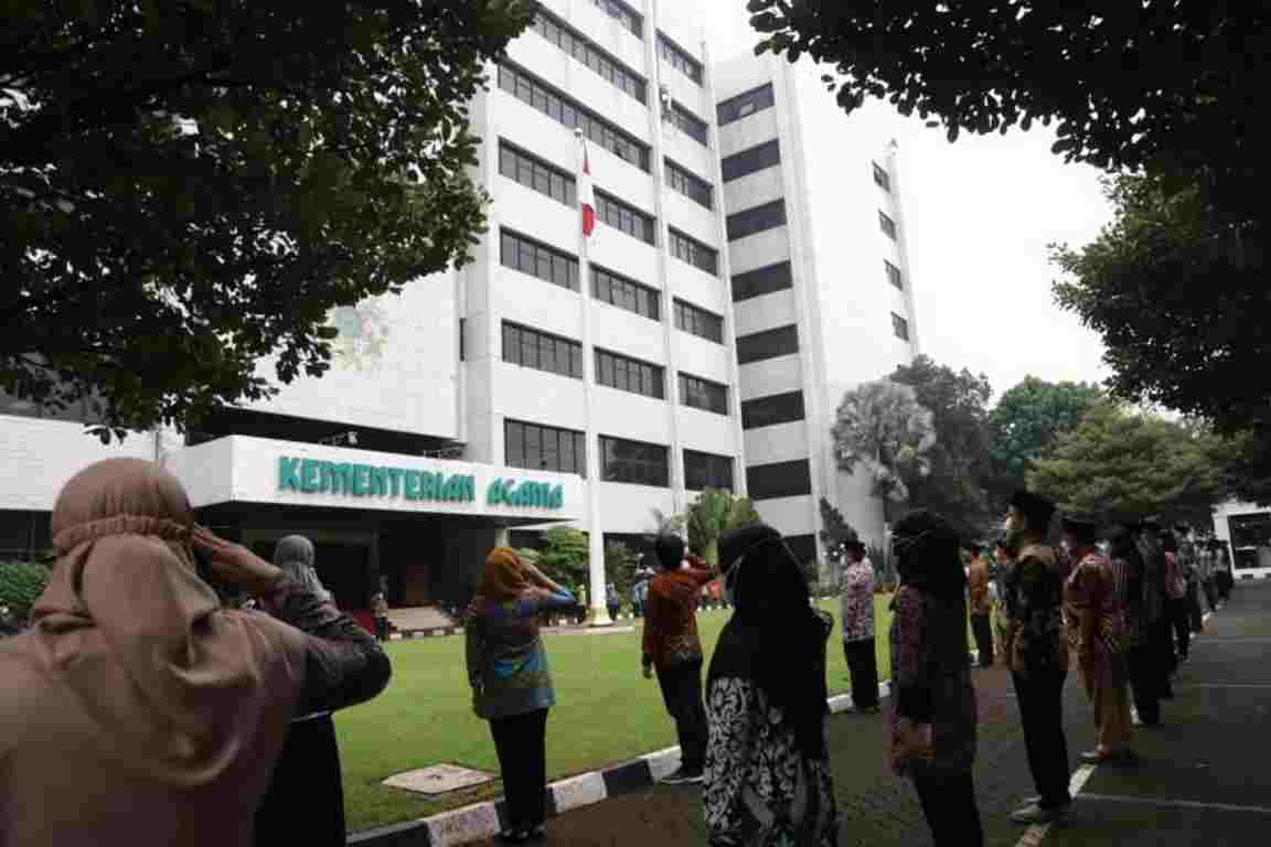 Perkokoh Kesadaran Berbangsa, Setiap Tanggal 17 ASN Kemenag Gelar Hormat Bendera dan Doa