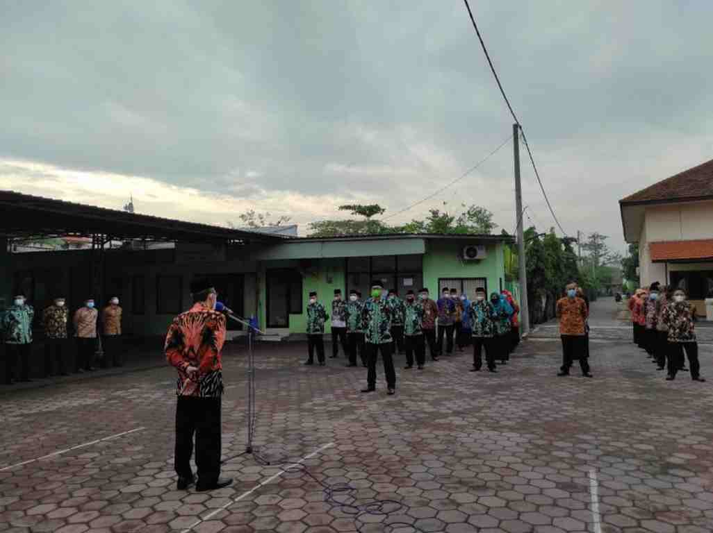 Menindaklanjuti dari Instruksi Menteri Agama no 2 tahun 2021, tentang penghormatan bendera dan doa setiap tanggal 17 bulan berjalan yang jatuh pada hari kerja