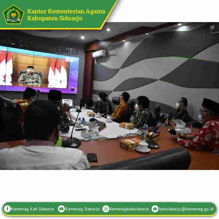 Kepala Kankemenag Sidoarjo bersama ormas islam dan tokoh lintas agama mengikuti acara Pray From Home di gedung Sidoarjo Command Center (COC) pada Minggu, (11/7).