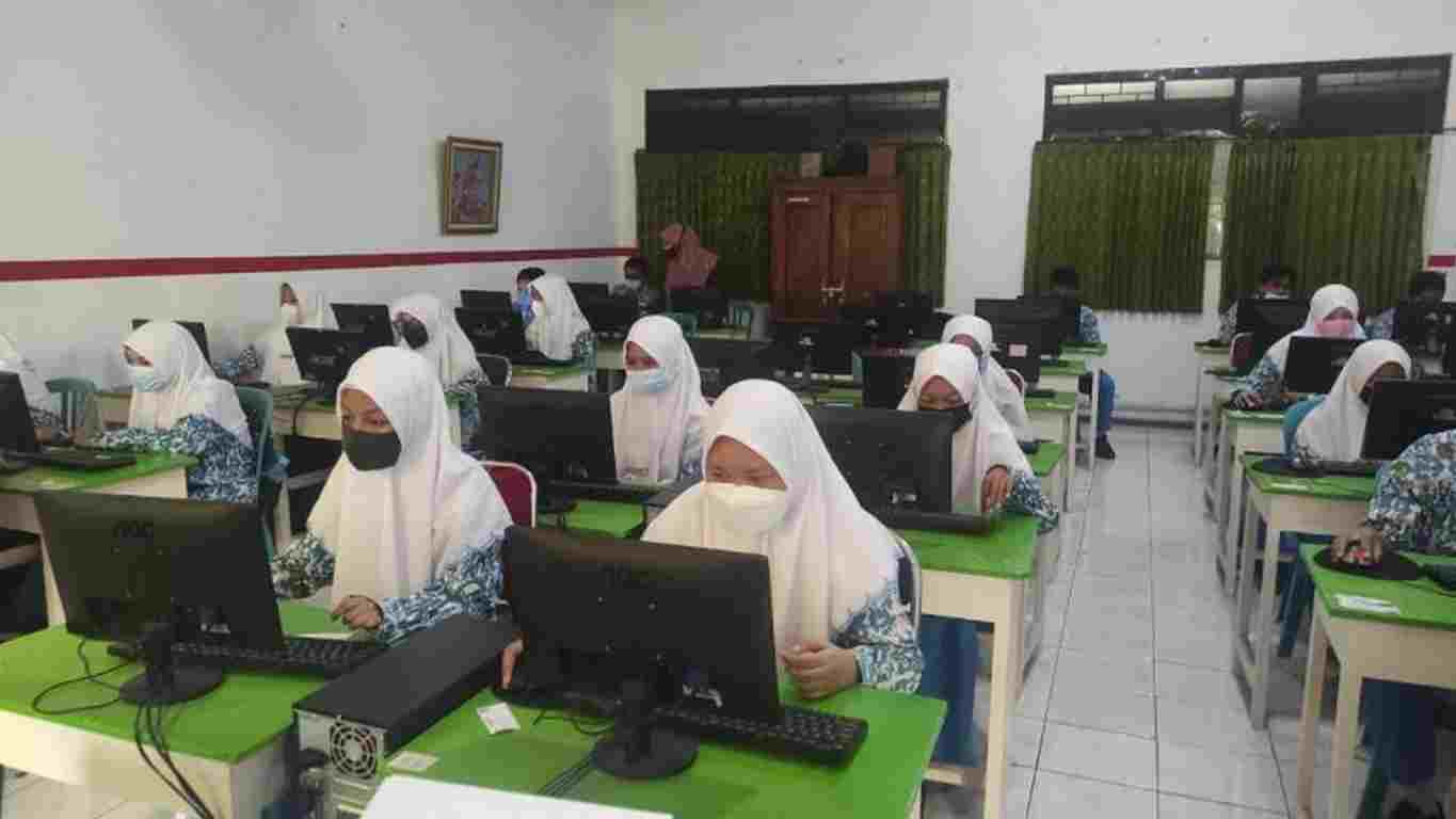 MTsN 1 Sidoarjo Siap Ikuti Simulasi ANBK Literasi-Numerasi