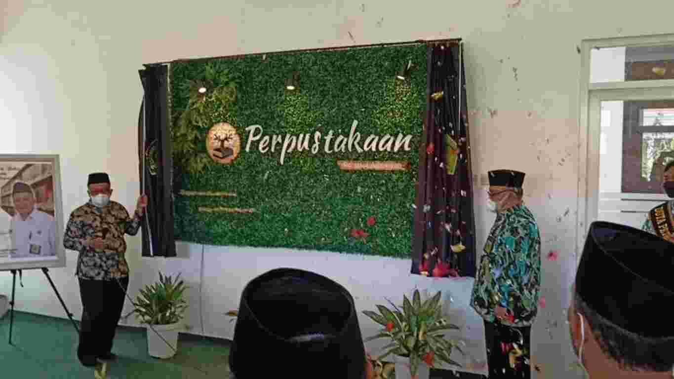 Dobrak Literasi, MTsN 1 Sidoarjo Grand Launching Wajah Perpustakaan Baru dan 26 Buku karya Guru dan Siswa