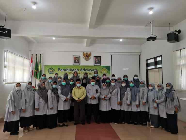 Pembinaan ASN –Non ASN MTsN 1 Sidoarjo, Cara Membangun Karakter Generasi Milenial