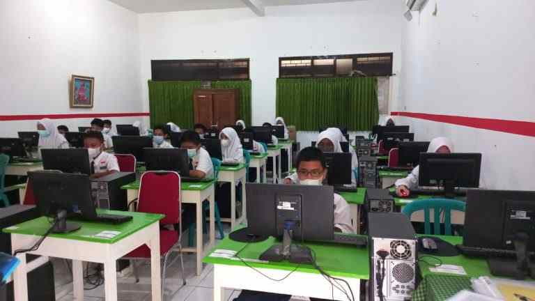Berjalan Lancar, MTsN 1 Sidoarjo Gelar Penilaian Akhir Semester  Ganjil 2021