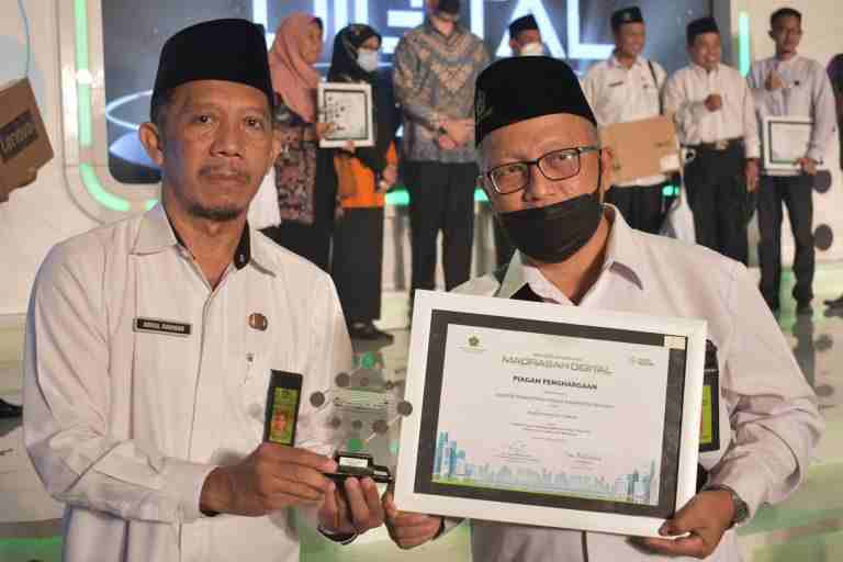 Kemenag Sidoarjo Raih Penghargaan Pelatihan Digital Terbaik Jawa Timur