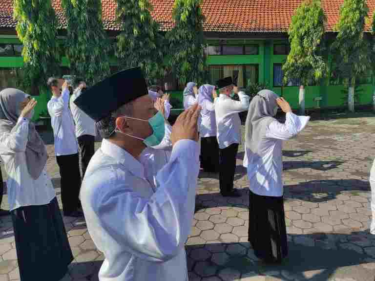 KaSubag TU Selaku Pembina Apel Senin Pagi Ajak ASN Untuk Segera Selesaikan SKP