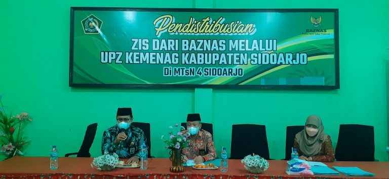 Farid Yusron Hadir dalam Pendistribusian ZIS di MTsN 4 Sidoarjo