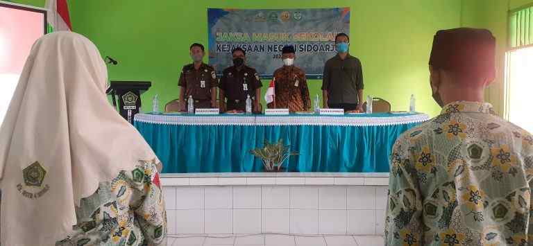 Jaksa Masuk Sekolah (JMS) Beri Penyuluhan dan Penerangan Hukum di MTsN 4 Sidoarjo