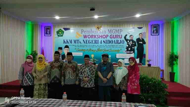 Amir Sholehuddin Buka Kegiatan Workshop Guru KKM MTsN 4 Sidoarjo di Villa Nabila Mojokerto