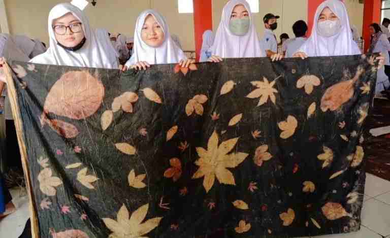 Ecoprint Alternatif  Batik Ramah Lingkungan Inovatif dan Kreatif