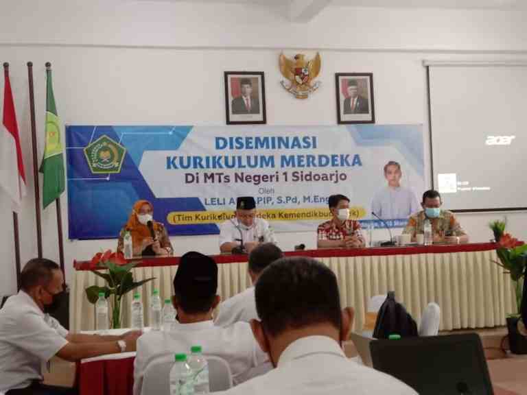 Workshop Diseminasi Kurikulum Merdeka di MTsN 1 Sidoarjo