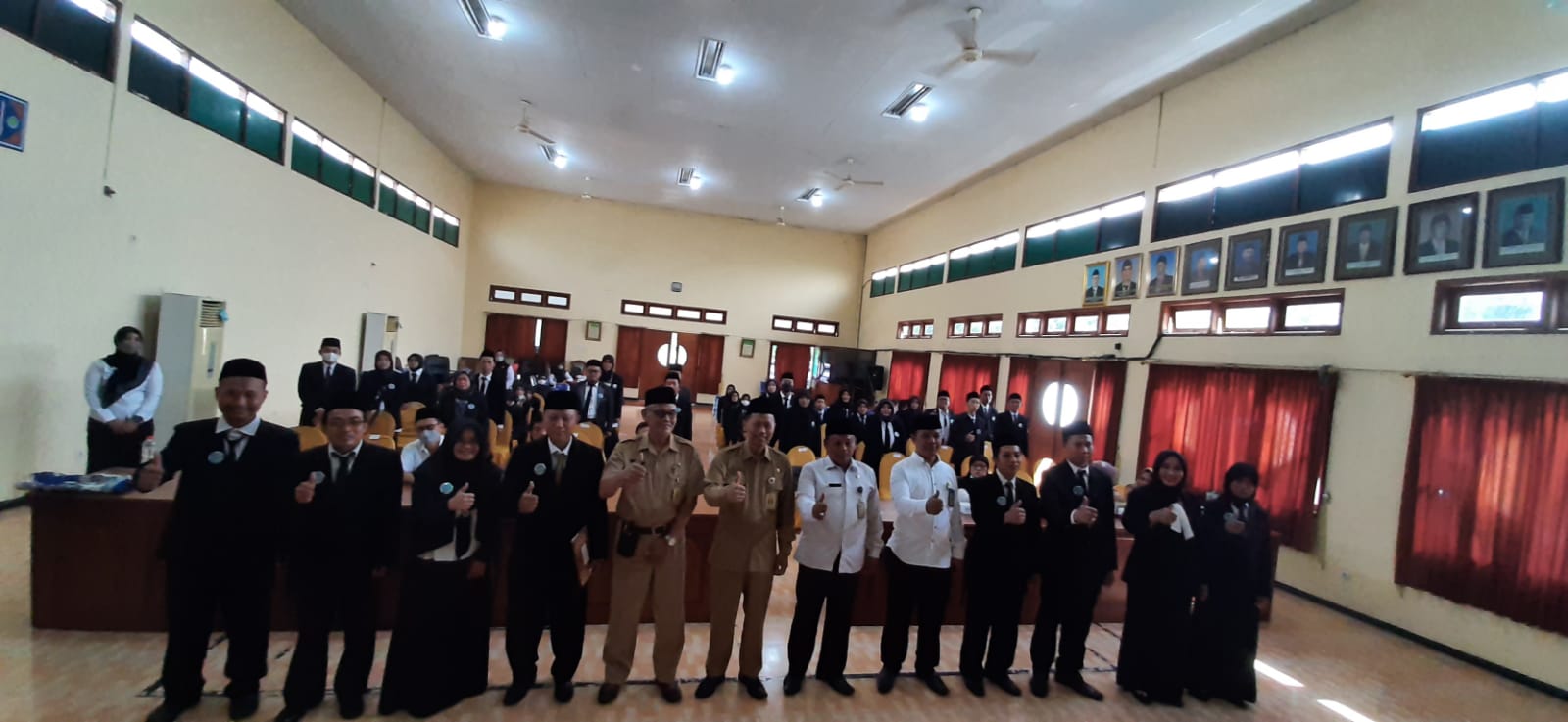 Kepala Seksi PAIS Kankemenag Sidoarjo Miftahul Arifin melantik Pengurus KKG PAI Kecamatan periode 2022-2026.