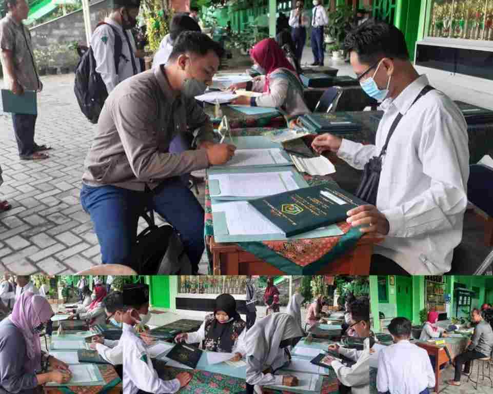 Memasuki Tahun Pelajaran 2022-2023, Siswa MTsN 4 Sidoarjo Lakukan Registrasi