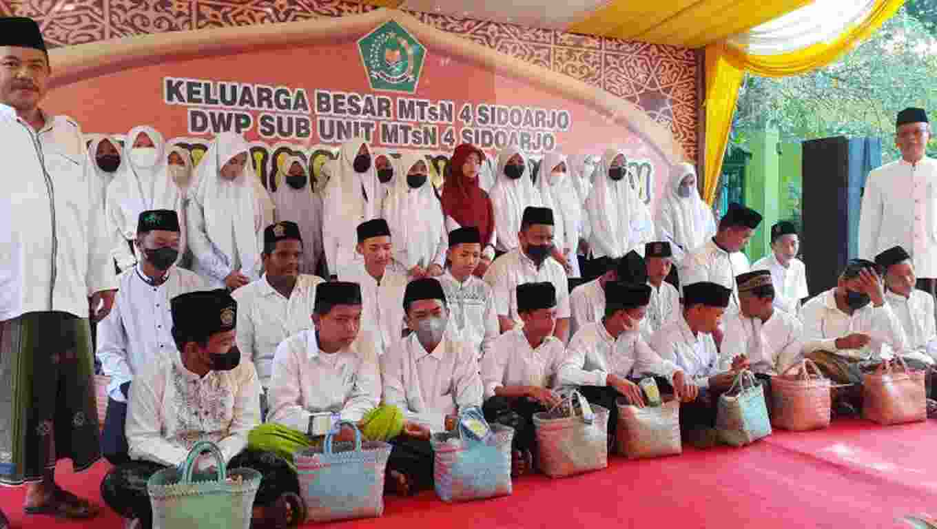Pengajian dan Santunan Anak Yatim Peringati Tahun Baru Islam 1444 H di MTsN 4 Sidoarjo