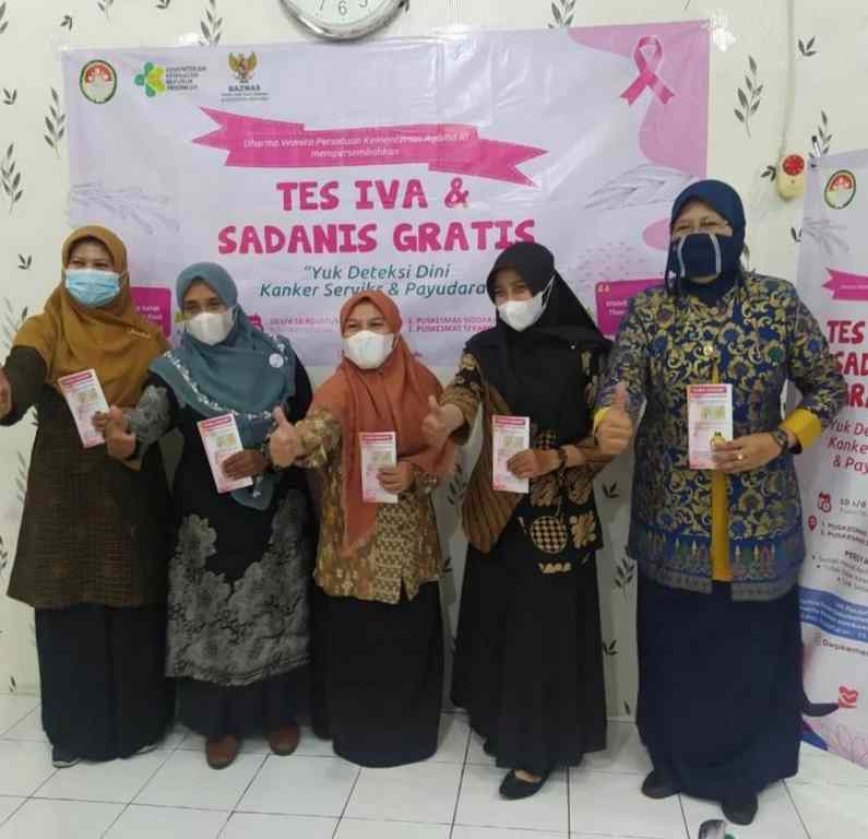 Anggota DWP Sub Unit MTsN 4 Sidoarjo Dukung Pelaksanaan Tes IVA dan Sadanis di Kankemenag Sidoarjo
