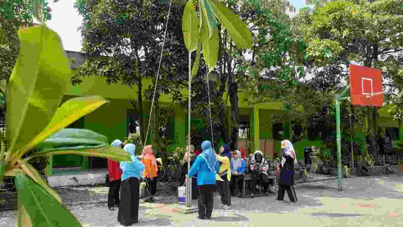 All Out Gladi Bersih Upacara Peringatan HUT Ke-77 Kemerdekaan RI di Satker MTsN 4 Sidoarjo