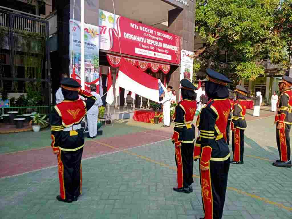 HUT Ke-77 Kemerdekaan RI, Denbrasda Turut Mengisi Upacara Bendera di MTsN 1 Sidoarjo