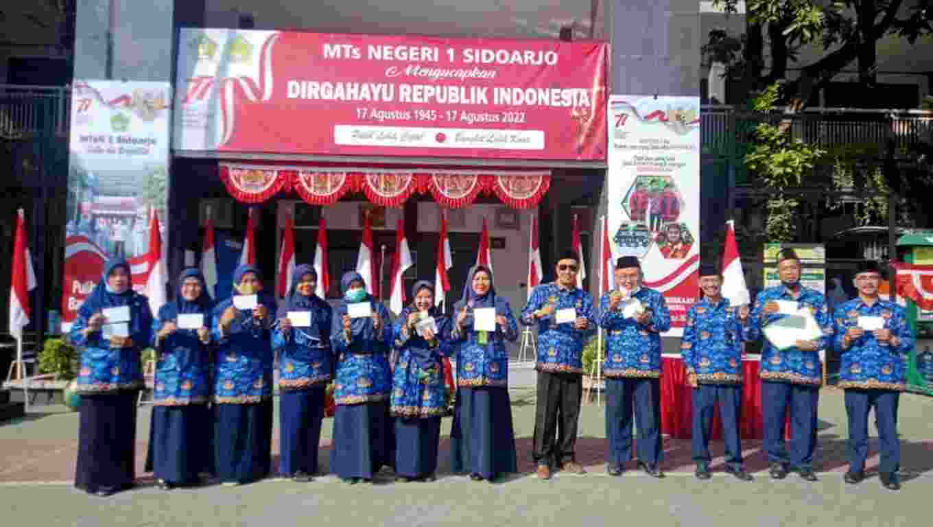 MTsN 1 Sidoarjo Gelorakan Semangat Kemerdekaan Melalui Perlombaan