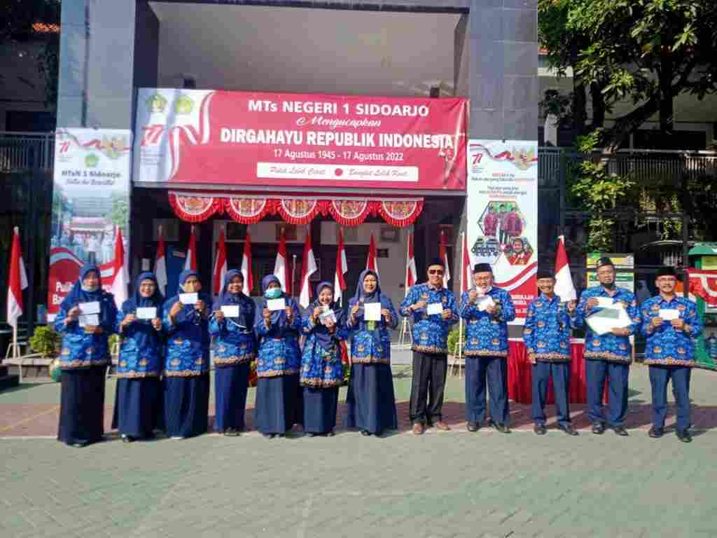 MTsN 1 Sidoarjo Gelorakan Semangat Kemerdekaan Melalui Perlombaan