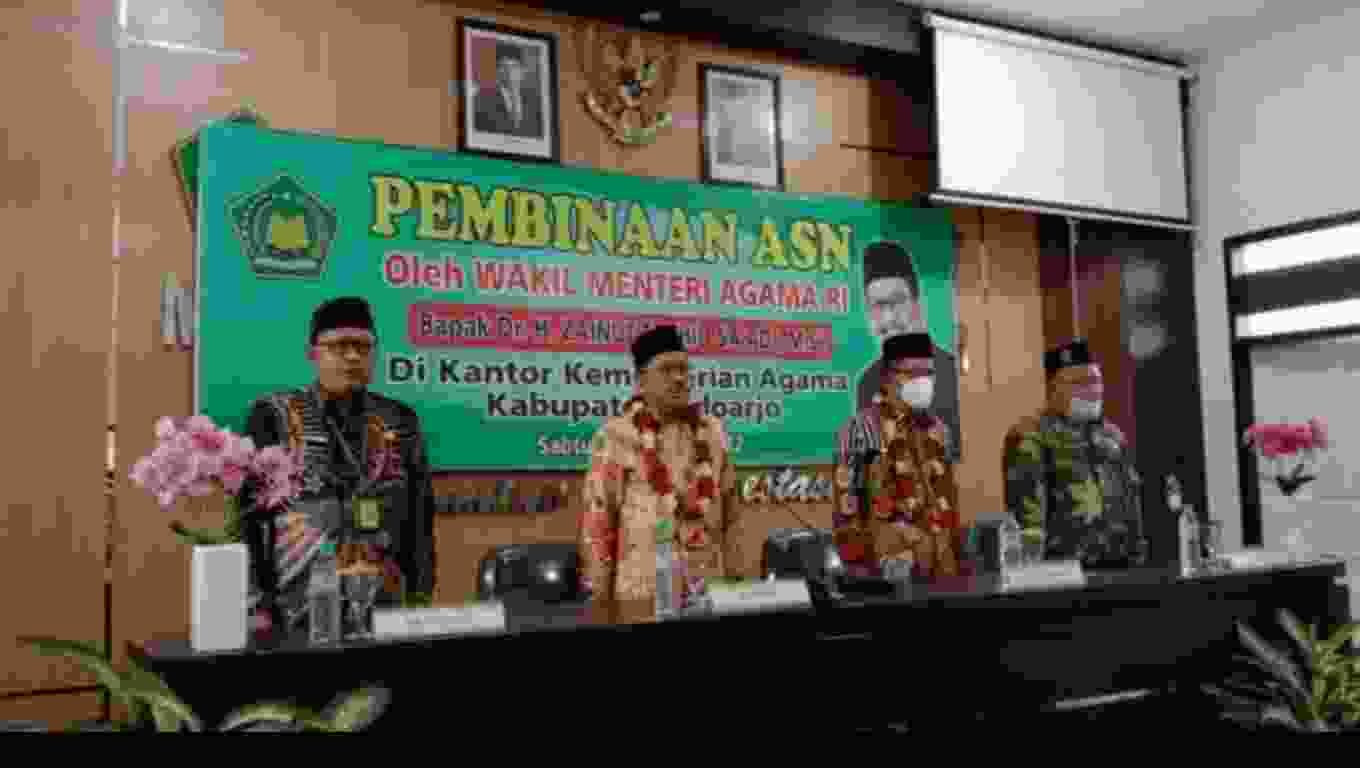 MTsN 1 SIDOARJO TAMPILKAN JINGGLE  PRAMUKA DALAM RANGKA MENYAMBUT WAKIL MENTERI AGAMA RI