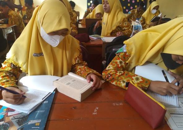 MTsN 2 Sidoarjo Mewujudkan Insan Literat dengan Jam Waktu Wajib Membaca