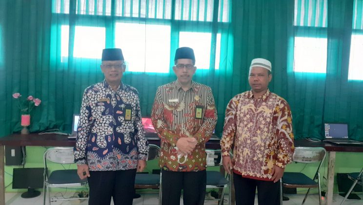 Kepala Kankemenag Lakukan Monitoring ANBK di MTsN 4 Sidoarjo