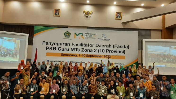 Guru Madrasah Tsanawiyah Sidoarjo Ikuti Refreshment Fasda Zona 2 di Semarang