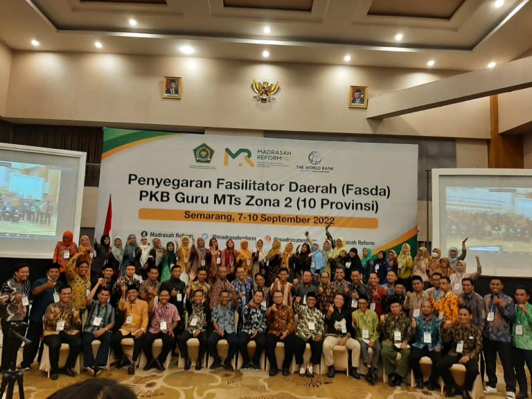 Guru Madrasah Tsanawiyah Sidoarjo Ikuti Refreshment Fasda Zona 2 di Semarang