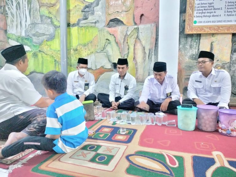 Kepala Kemenag, Kasi Pendma dan Kasi PD Pontren Takziyah Ke Ponpes Jabal Noer Taman Sidoarjo