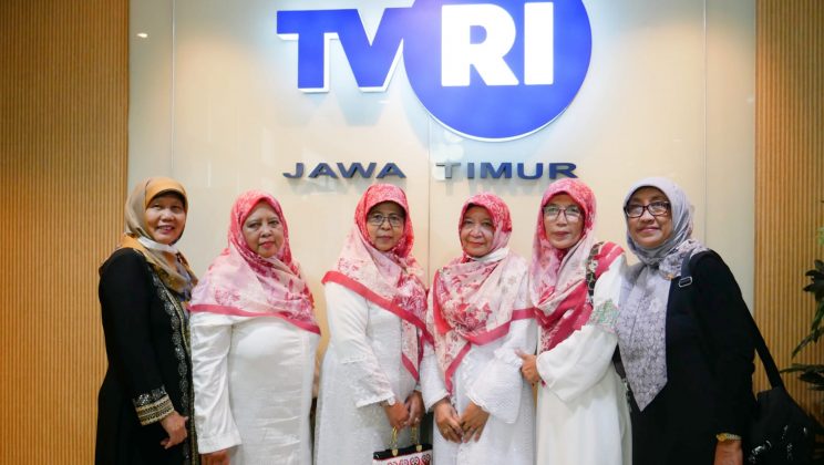 Wisata Religi, Dharma Wanita Persatuan MTsN 2 Sidoarjo Kunjungi TVRI