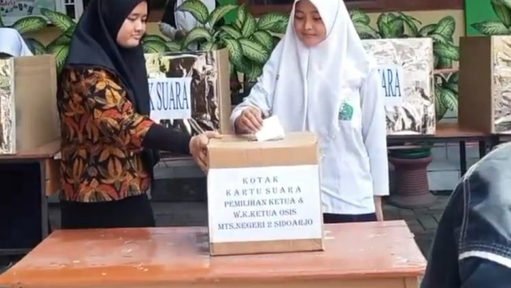 Pengejawantahan Demokrasi dengan Pemilihan Ketua dan Wakil OSIM di MTsN 2 Sidoarjo