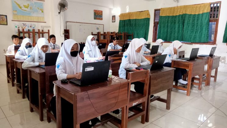 ANBK 2022 di MTsN 2 Sidoarjo Berjalan Lancar