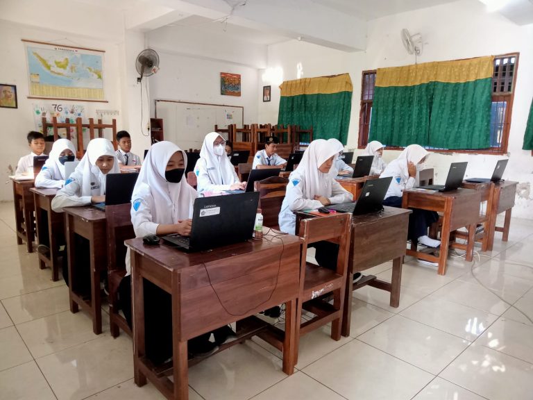 ANBK 2022 di MTsN 2 Sidoarjo Berjalan Lancar