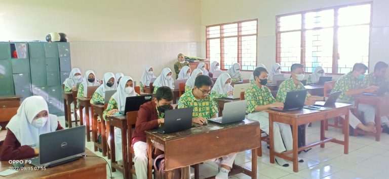 Kegiatan Simulasi AKMI (Assesmen Kompetensi Madrasah Indonesia) 2022 di MAN Sidoarjo