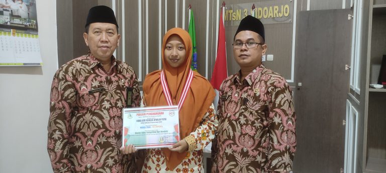 Chika Ayu Revalina Siswa MTsN 3 Sidoarjo Juara Olimpiade PAI Online di Sragen