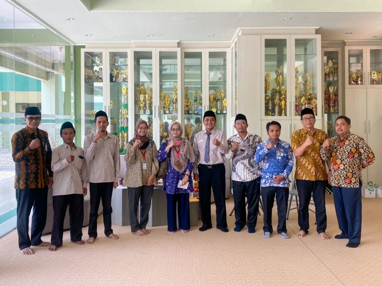 Kasi PD Pontren Dampingi Tim Kementerian PMK RI dan Kanwil Kemenag Jatim Sidak Pesantren Ramah Santri