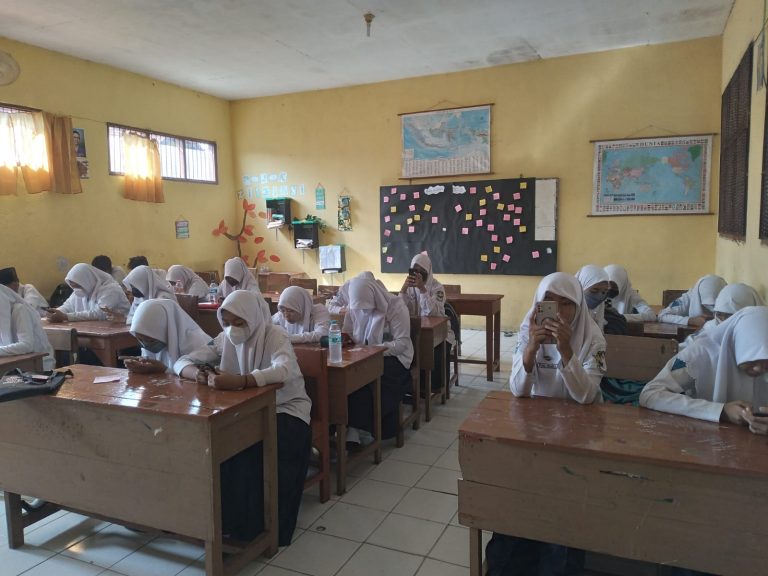 AKMI MTsN 2 Sidoarjo Hari kedua Berjalan Tanpa Kendala di Bawah Pengawasan Tiga Proktor