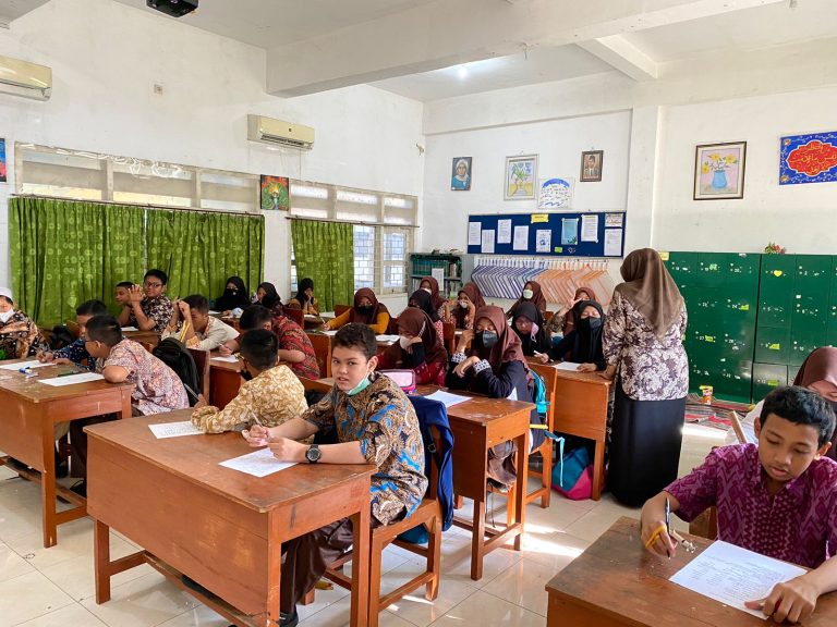 SEMARAK HARI BATIK NASIONAL di  MTsN 1 SIDOARJO