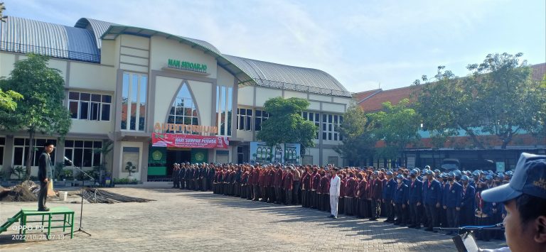 Ketua OSIS Inspektur Upacara Peringatan Hari Sumpah Pemuda ke-94