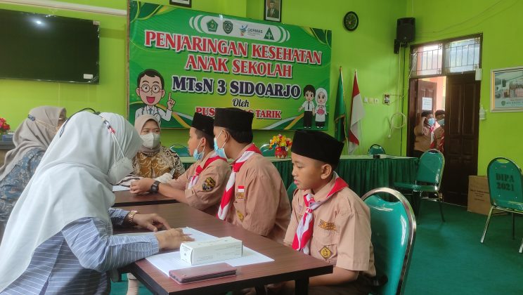 Screening Kesehatan Siswa, MTsN 3 Sidoarjo Rangkul Puskesmas Tarik