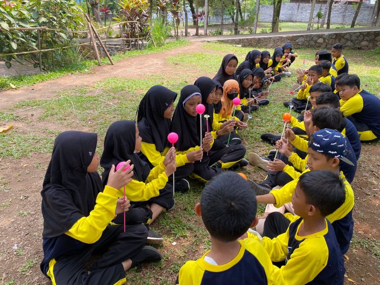 ASYIKNYA KEGIATAN OUTING CLASS DI TELOGO SEWU