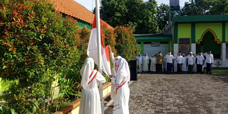Menyambut Hari Santri Nasional di MIN 2 Sidoarjo
