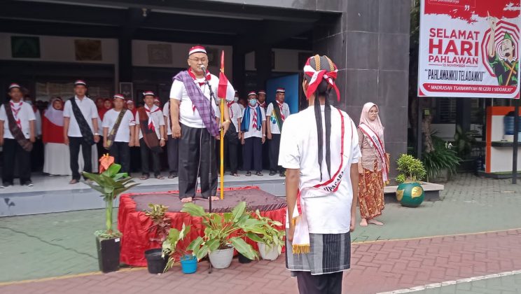 <strong>MTsN 1 Sidoarjo Bergelora Memperingati Hari Pahlawan 10 November</strong>