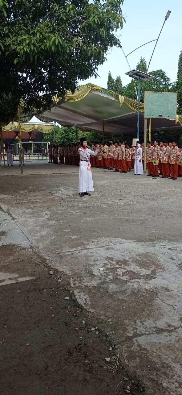 MTsN 3 Sidoarjo Peringati Hari Pahlawan dengan Iringan Lagu “Gugur Bunga”