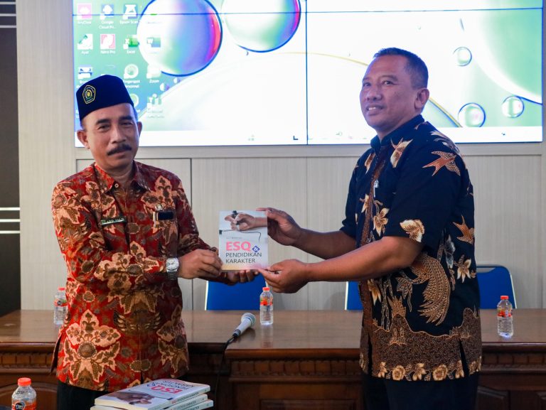<strong>Pelatihan Menulis Karya Ilmiah Guru Biologi SMA/MA Kabupaten Sidoarjo</strong>