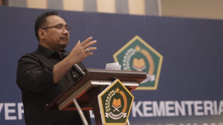 <em>Menag Yaqut: Bom Astana Anyar Bukti Kekerasan Selalu Rugikan Banyak Pihak</em>