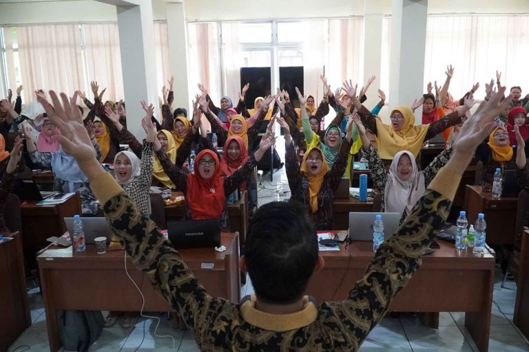 Guru MTsN 4 Sidoarjo Ikuti ToT Fasda Literasi Se Jawa Bali