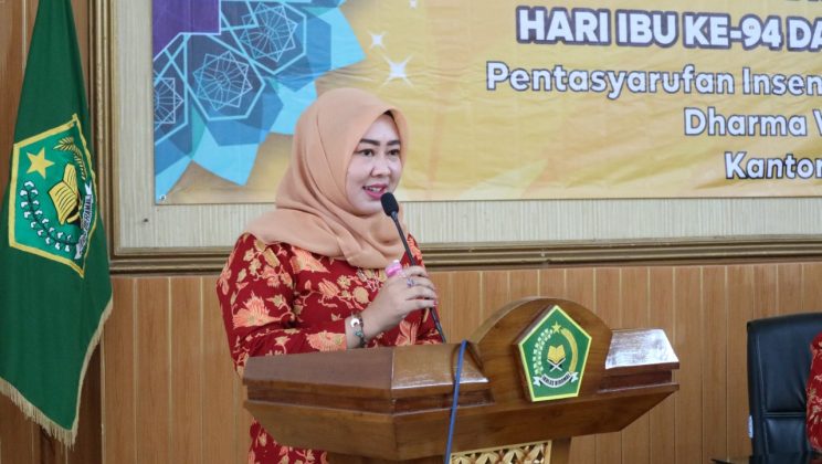 Peringati Hari Ibu, DWP Kankemenag Sidoarjo Serahkan Insentif Guru dan Santunan Anak Yatim
