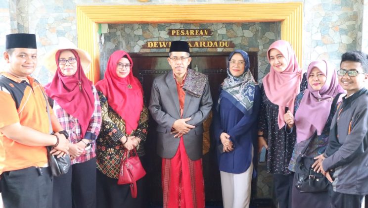 Ziarah Makam Dewi Sekardadu Ibu Kandung Raden Paku Atau Sunan Giri Di Dusun Kepetingan Buduran