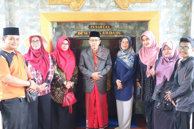 Ziarah Makam Dewi Sekardadu Ibu Kandung Raden Paku Atau Sunan Giri Di Dusun Kepetingan Buduran